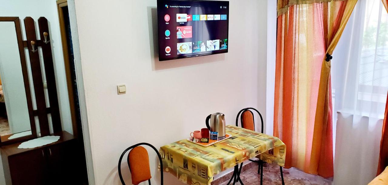 Berberi Guest House Pogradec Exterior photo